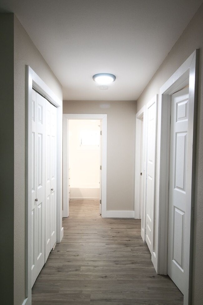 Building Photo - Recently Remodeled 3 Bed 2 Bath!
