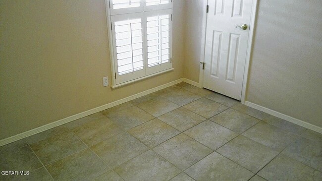 Building Photo - 901 Las Aves Pl