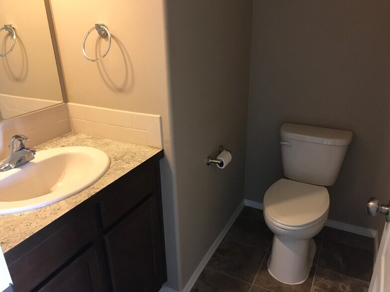 Building Photo - 1740 SW Panorama Dr