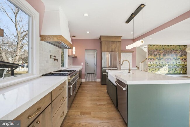 Building Photo - 1618 N Danville St