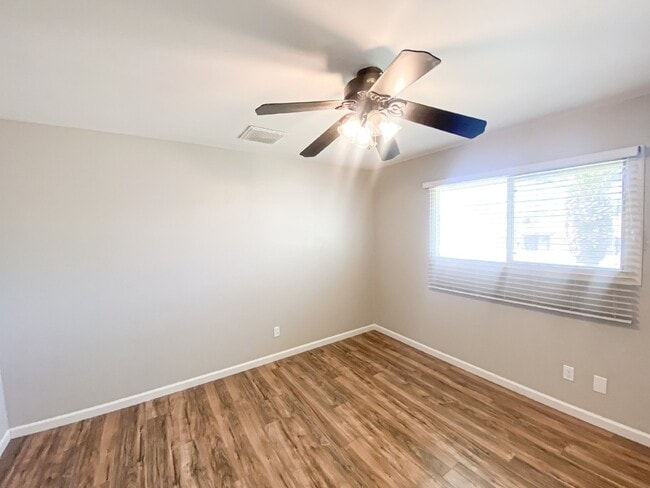 Building Photo - 1519 E Laguna Dr