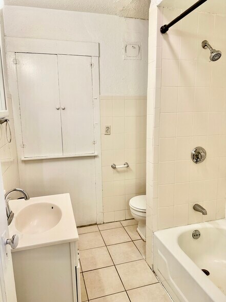 Building Photo - 330 St Paul St