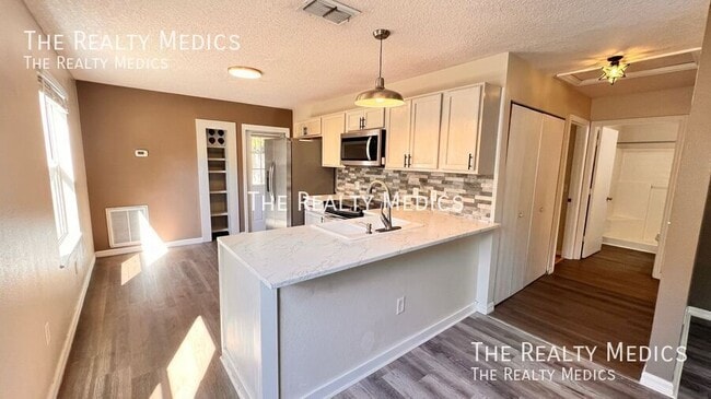 Building Photo - 436 Jennifer Ln