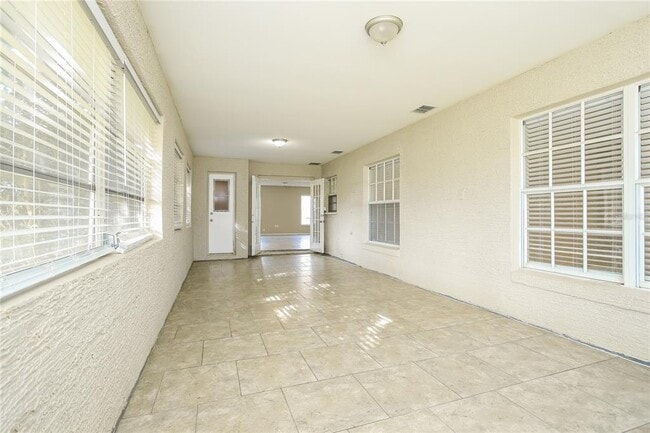 Building Photo - 725 Maderia Ct