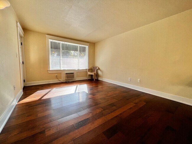 Building Photo - Charming Home Near CSU Campus – Move-In Re...