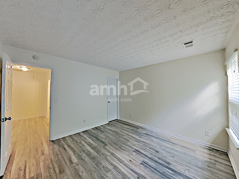 Building Photo - 159 Holly Mill Village Dr
