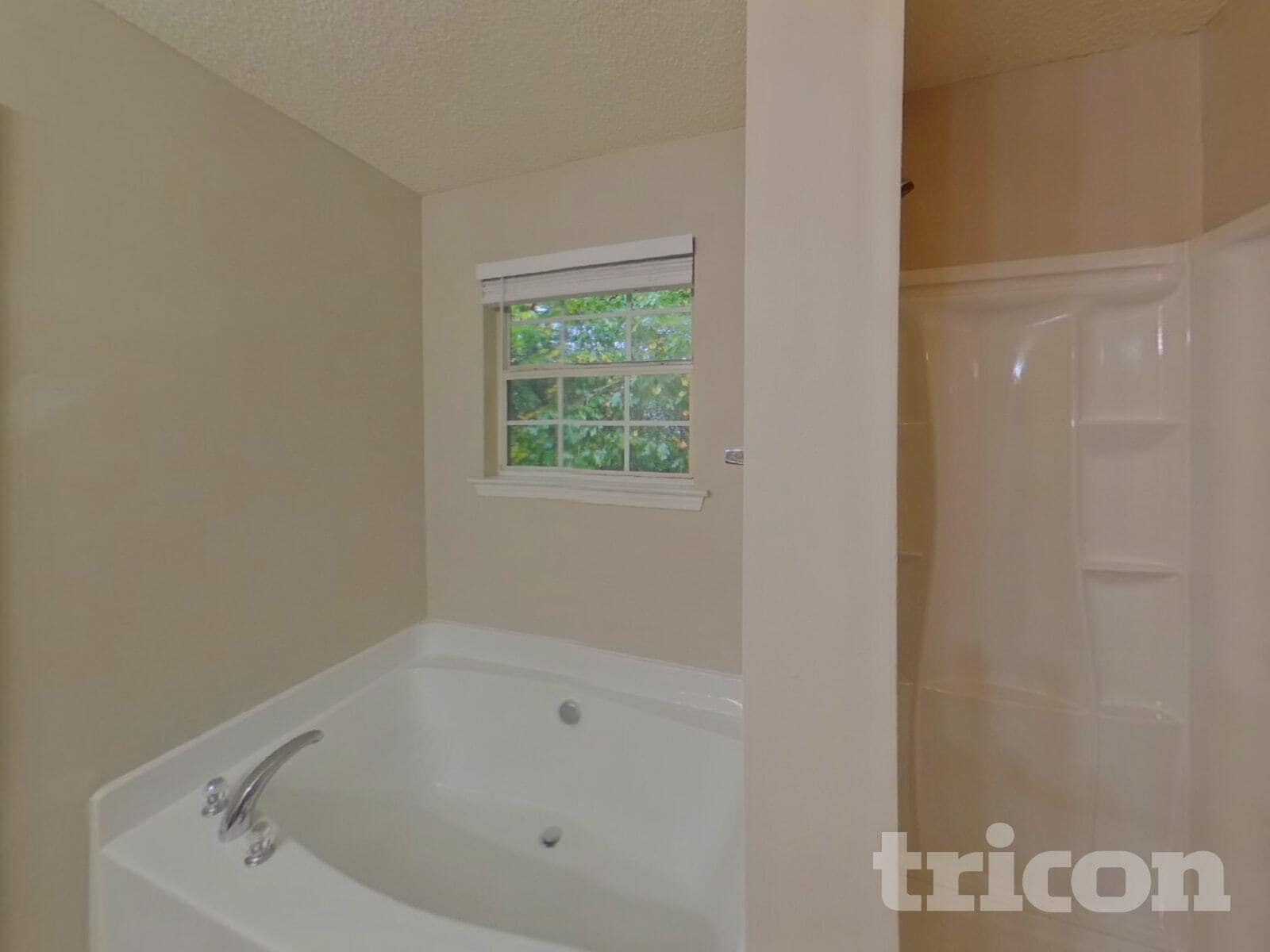 Building Photo - 7913 Four Oaks Ct