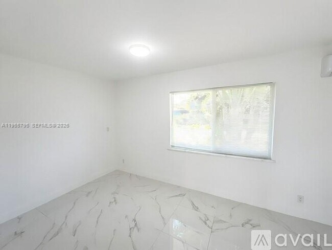 Building Photo - 2308 NW 3rd Ave