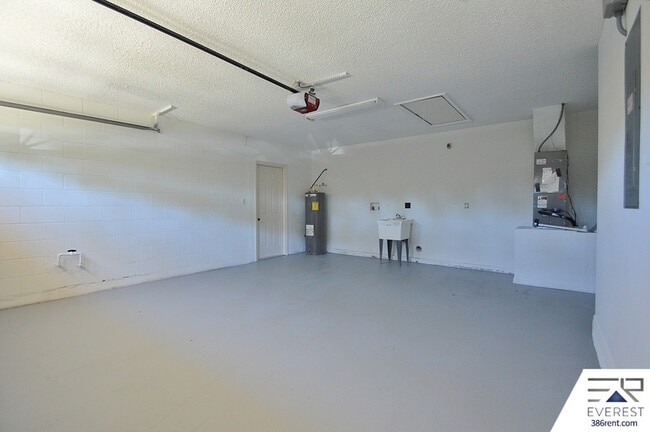 Building Photo - 11 Ripplewood Ln