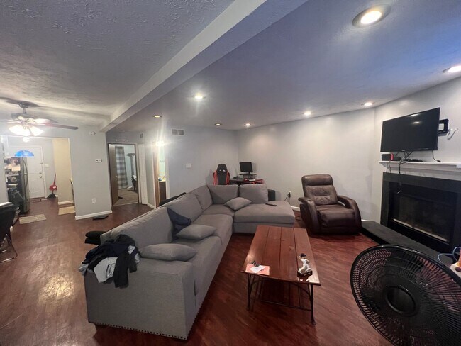 Building Photo - 11 Enon Wy