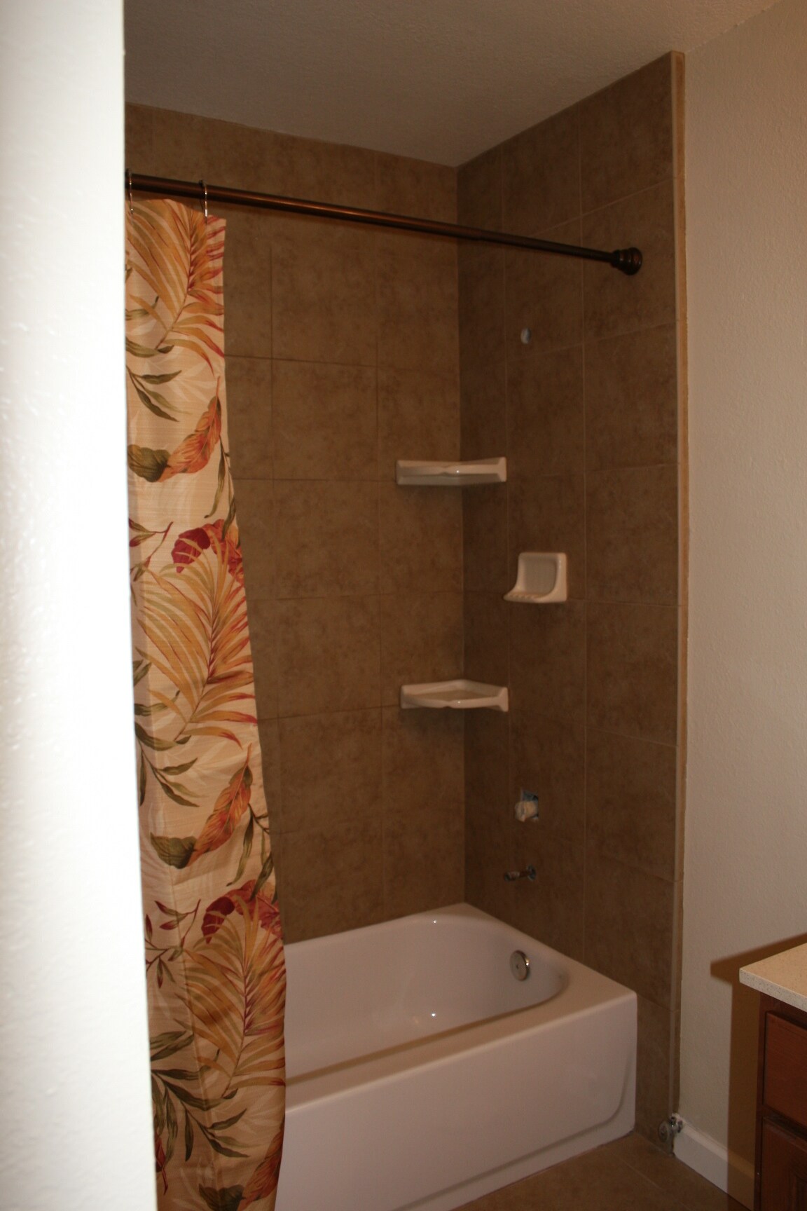 Shower/Tub in Bathroom - 9200 Madison Ave