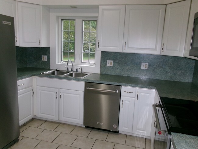 Building Photo - 58 Bancroft Park