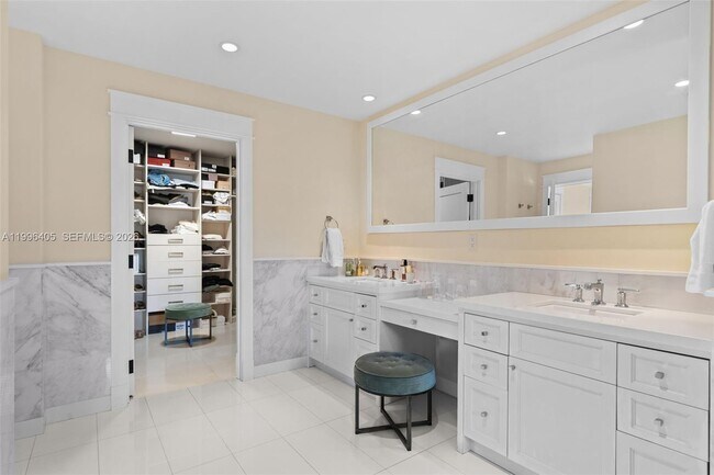 Building Photo - 6831 Sunrise Ct