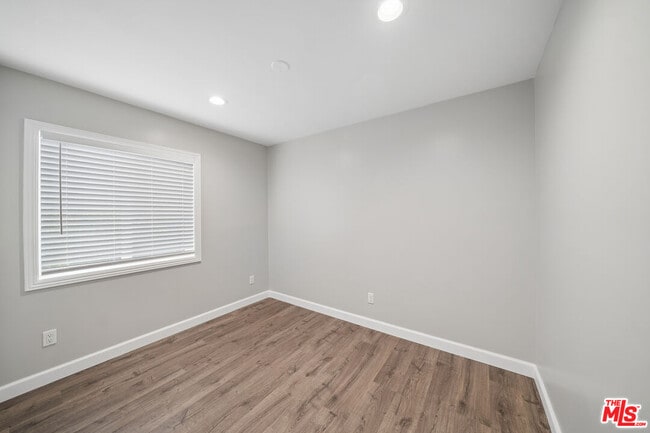 Building Photo - 1545 W 23rd St