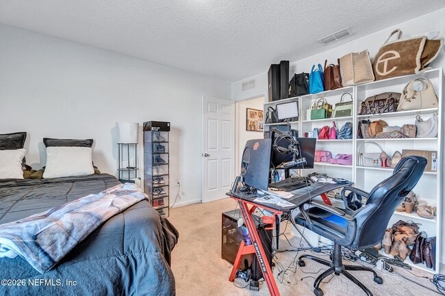 Building Photo - 9008 Gifford Dr