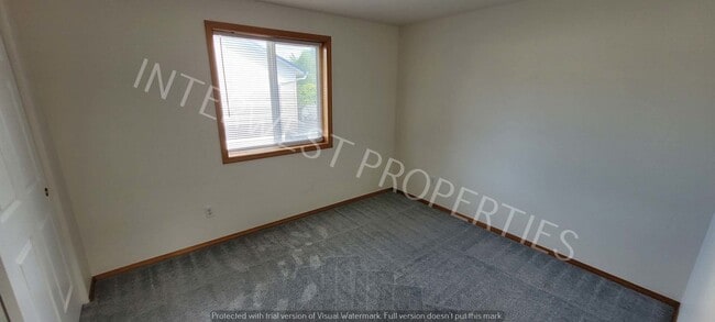 Building Photo - Spacious & Beautiful 4 bd 2.5 ba, 2 Story Battle Ground Home w/ A/C, Fireplace & so much More!