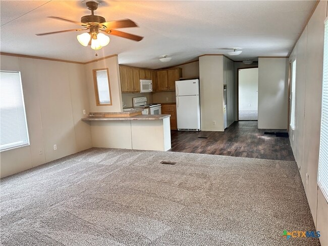 Building Photo - 208 Picasso Dr
