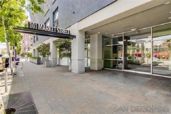 Building Photo - 101 W Market St