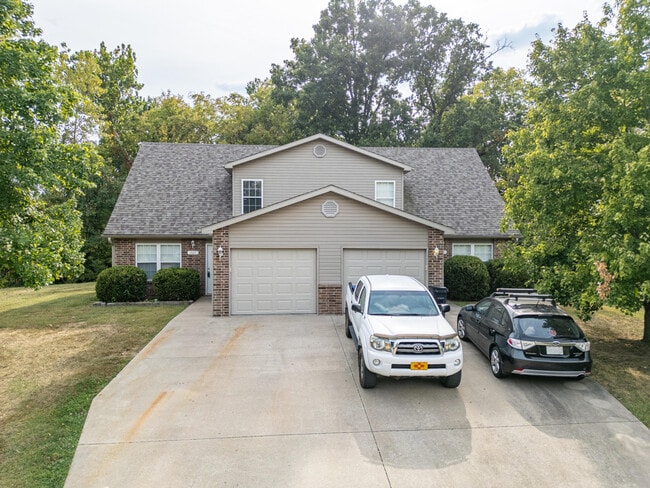 Building Photo - 307 Burnside Dr