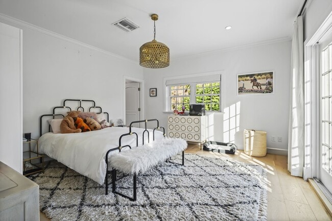 Building Photo - 23255 Mariposa De Oro St