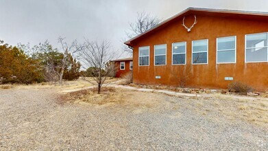 Building Photo - Light and Bright Country Living 3 bed plus...