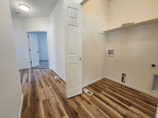 Building Photo - 673 E Laporte Dr