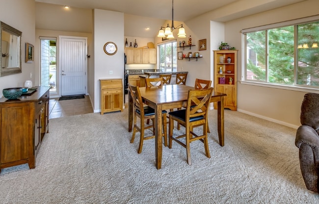 Building Photo - 2 Bed/2 Bath Single-Level Condo in Eagle C...