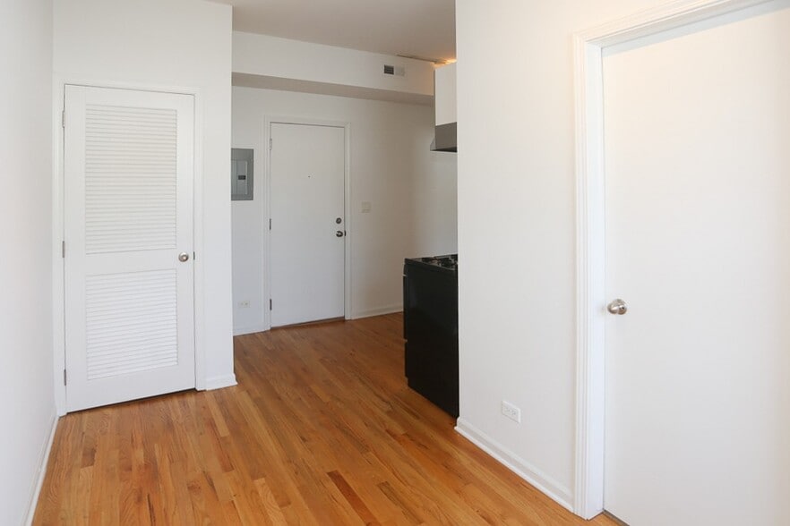 Building Photo - 5054 N Winthrop Ave