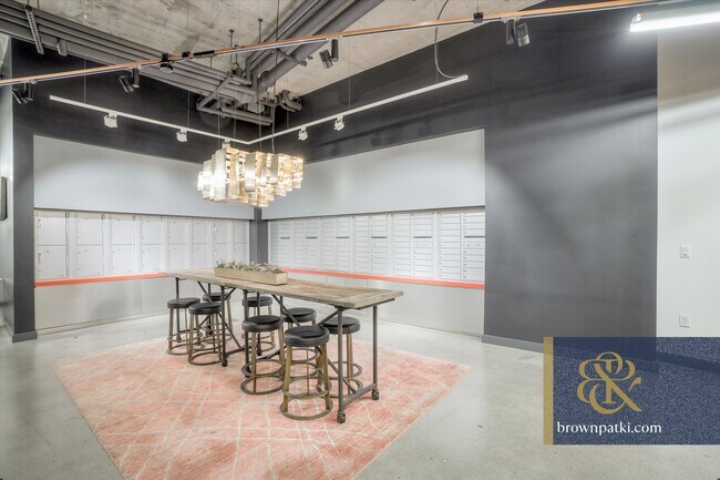 Building Photo - 45 Bartlett St