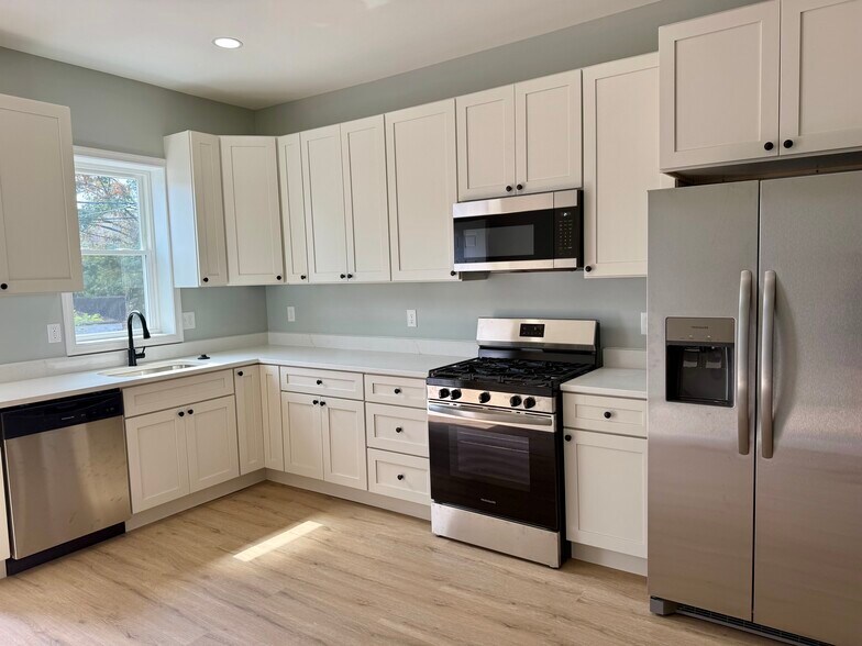 Building Photo - 303 Whitridge Ave