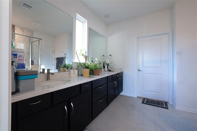 Building Photo - 232 Barton Oak Trl