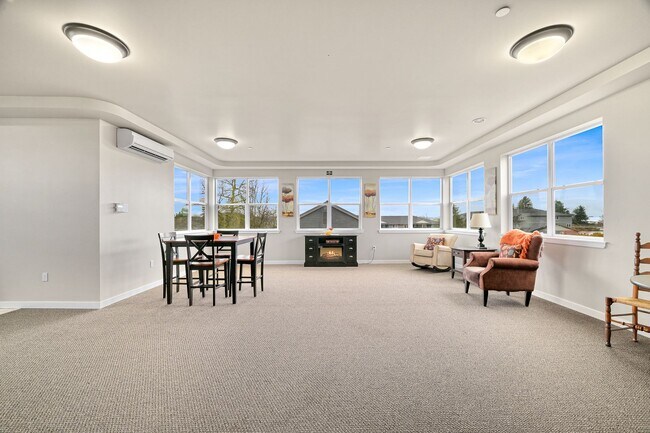 Building Photo - Beautiful Condo in Lynden