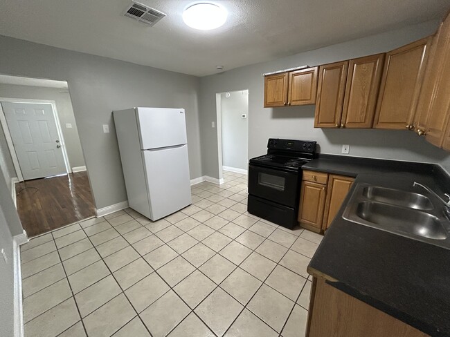 Building Photo - 2308 Culotta St