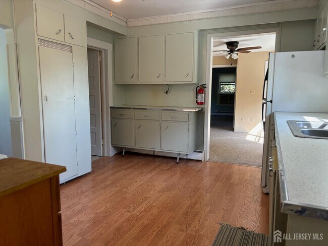 Building Photo - 296 Riva Ave