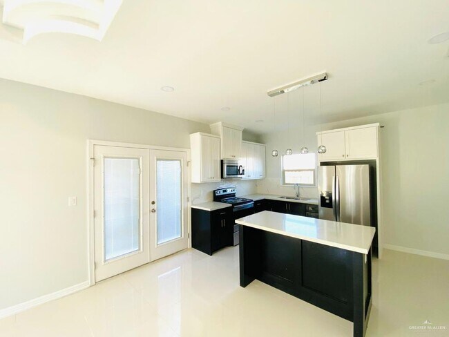 Building Photo - 208 W Rutherford Ave