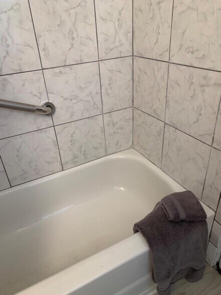 Building Photo - 49 Flanders Ln