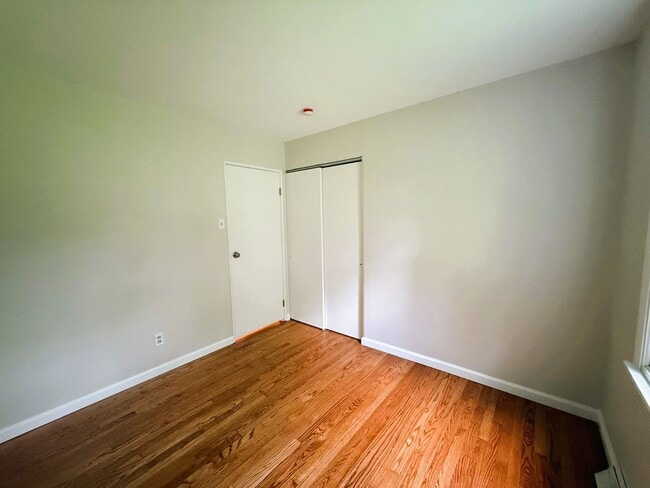 Building Photo - Fully Rehabbed 3 bedroom, 1 bathroom Renta...