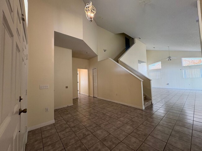 Building Photo - 2 Story Home. 3bed/3bath home/bonus room