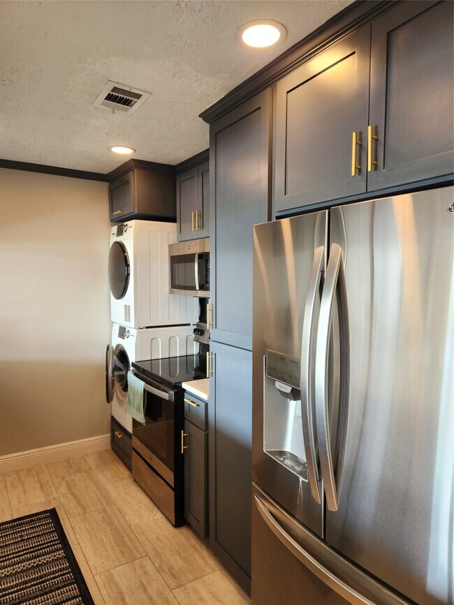 Building Photo - 12600 Melville Dr