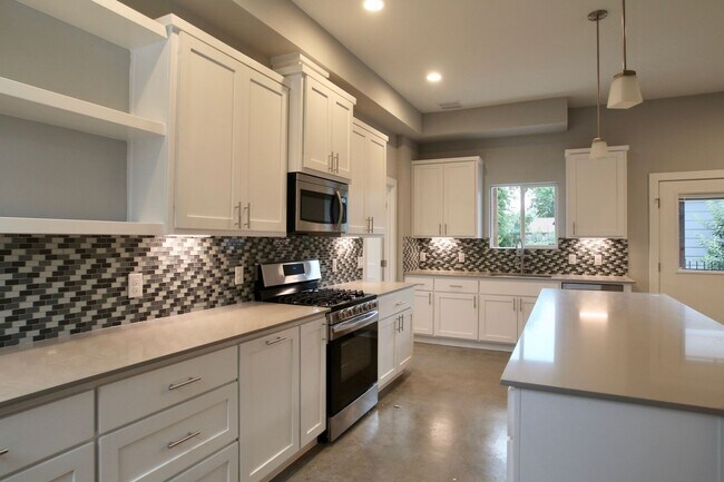 Building Photo - 6911 Meador Ave