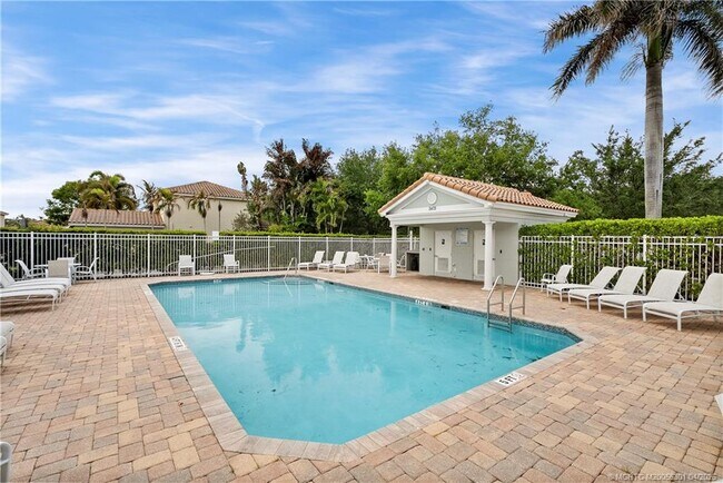 Building Photo - 2736 SW Butterfly Ln