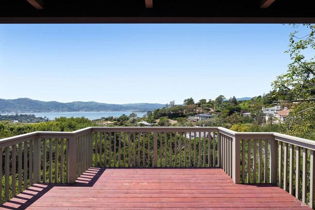Building Photo - 19 Venado Dr