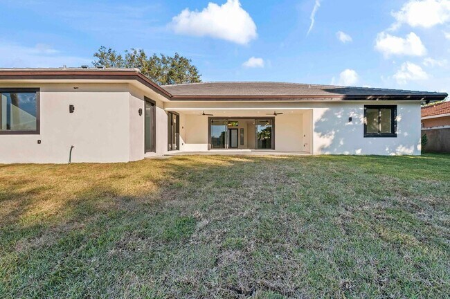 Building Photo - 621 NW 42nd Ave