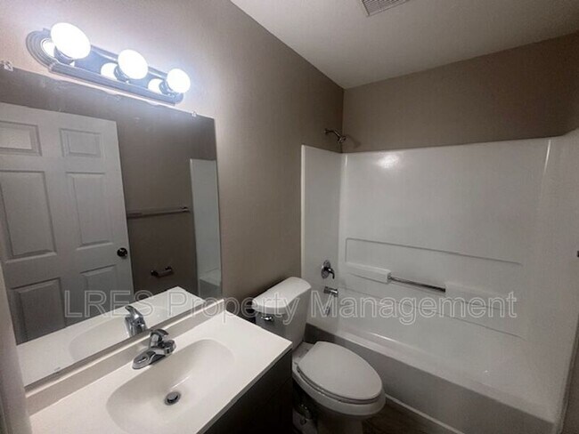 Building Photo - 958 Salt Pond Pl