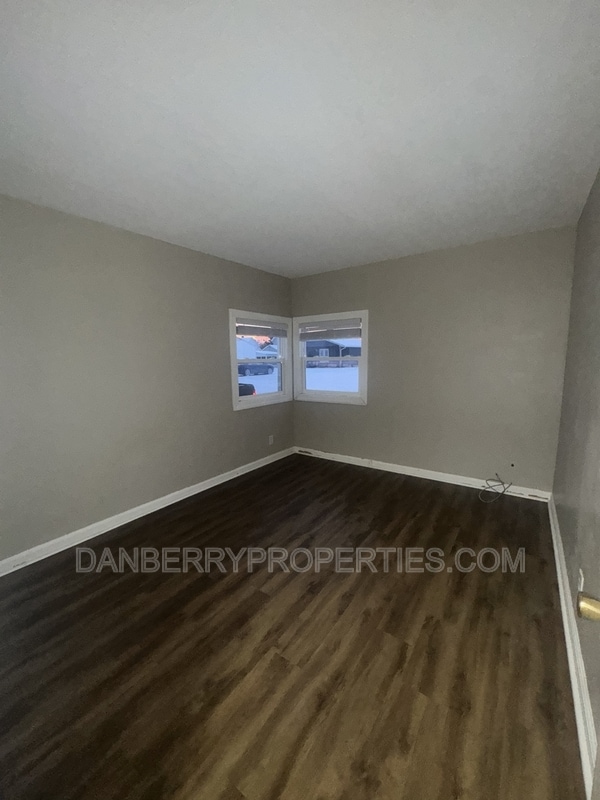 Building Photo - 220 N Main St