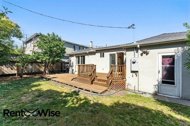 Building Photo - 1121 Killarney Ln