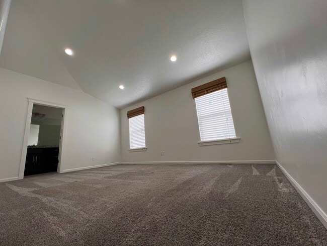Building Photo - 611 W 650 S