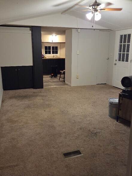 Building Photo - 12 Geer Rd