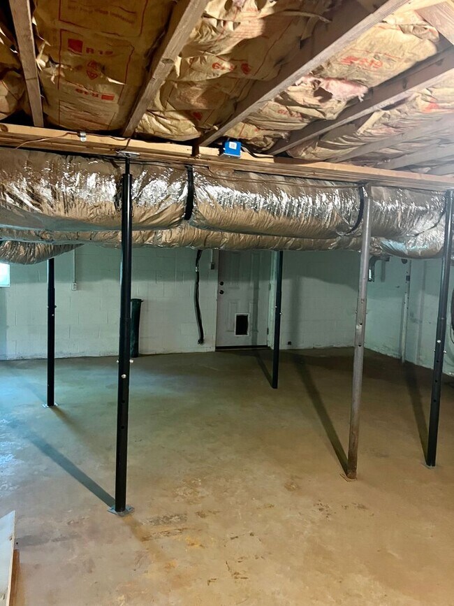 Building Photo - 3 Bedrooms, 2 Bath Home for Rent