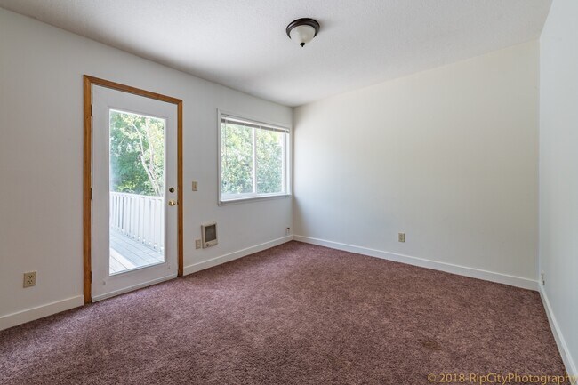 Building Photo - 3439-3439 SW 125th Ave